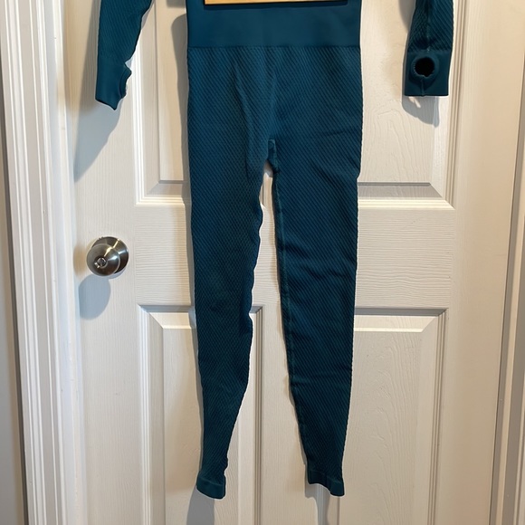 Balance crop top and leggings set, Size Medium - Picture 4 of 13
